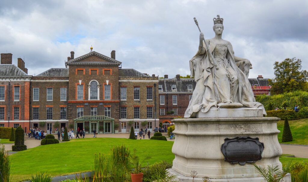 exterior of kensington palace with statue of queen victoria. Why children should learn about history